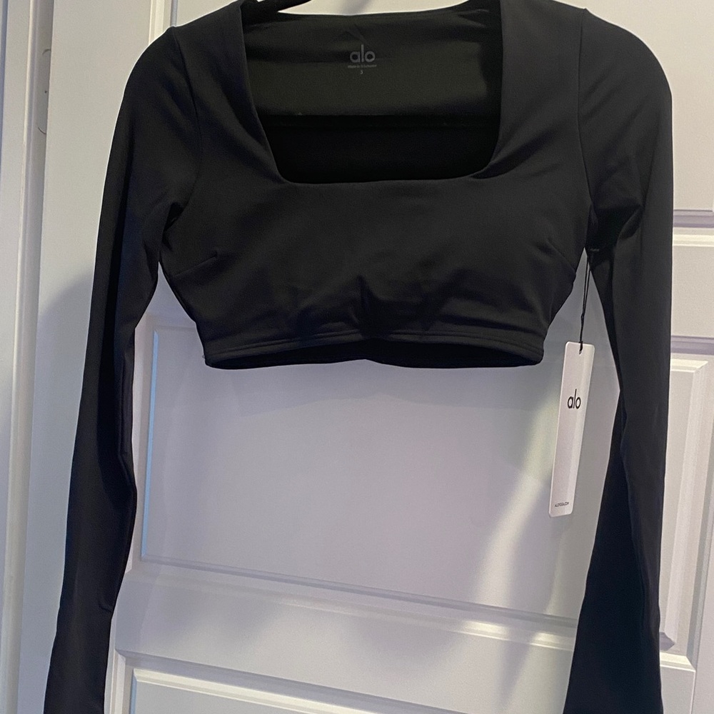 ALO Yoga Black SoftSculpt Long Sleeve Bra

Color black. Size small - Picture 2 of 4